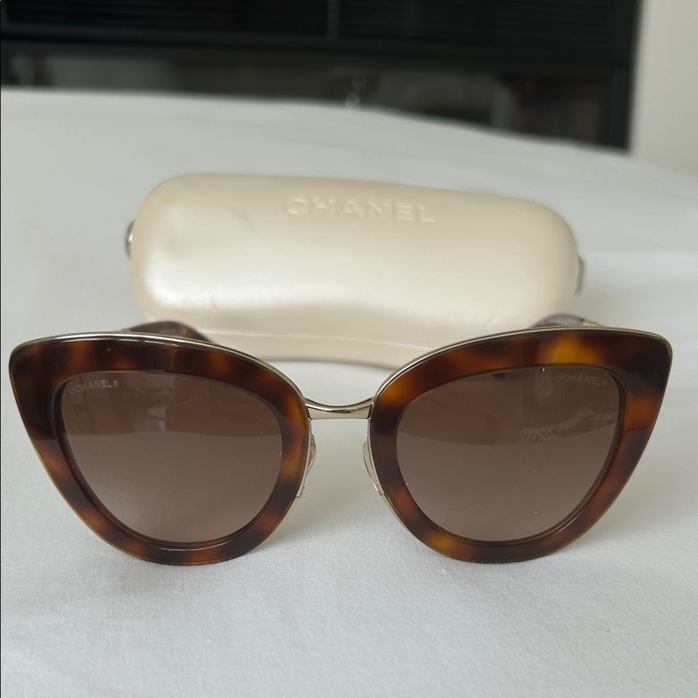 CHANEL Tortoise Shell Cat-Eye Sunglasses LUX +++